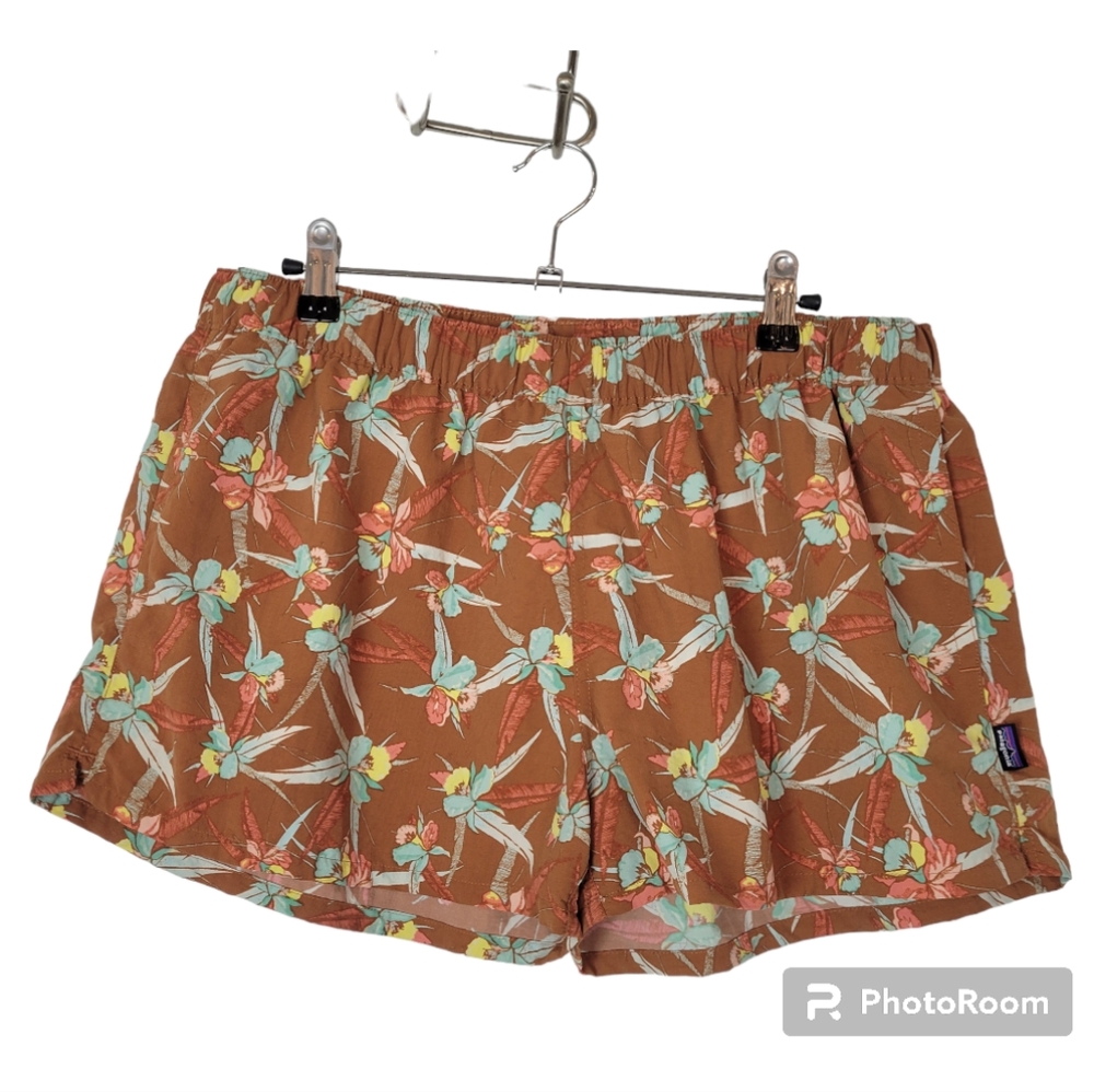 Patagonia Women's Barely Baggies in Titan brown toucan swing size XL